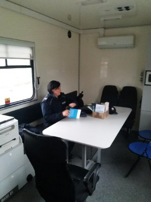 Policjantka podczas czynności służbowych