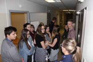 Młodzież podczas spotkania w KRP Warszawa VI