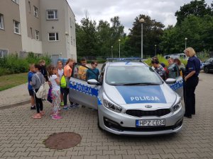 Dzieci z wizytą w Komendzie Rejonowej Policji Warszawa VI