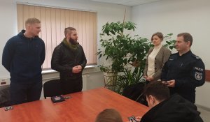 podziękowania i wręczenie pamiątek