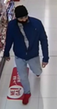 na zdjęciu widać mężczyznę poszukiwanego przez policjantów