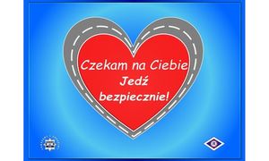 Zdjęcie przedstawia czerwone serce na niebieskim tle wewnątrz którego widać napis: &quot;Czekam na Ciebie. Jedź bezpiecznie!&quot;.