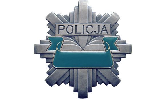 Zdjęcie przedstawia srebrną policyjną legitymację w postaci blachy z niebieskim polem wewnątrz. Na górze widnieje napis POLICJA.