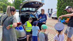Policjantka na pikniku rodzinnym