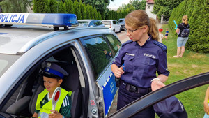Policjantka na pikniku rodzinnym