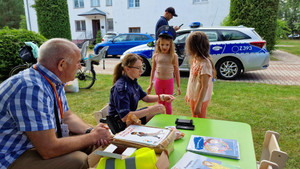 Policjantka na pikniku rodzinnym