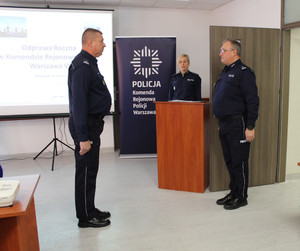 Zdjęcie przedstawia umundurowanych policjantów.