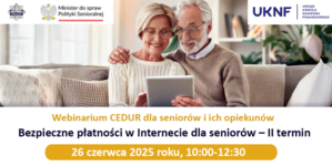 Zdjęcie przedstawia dwoje seniorów siedzących przed ekranem laptopa.