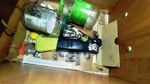 Ujawnione w szufladzie narkotyki.