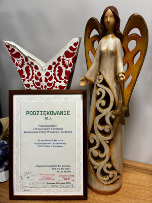 Zdjęcie przedstawia podziękowania dla policjantów.