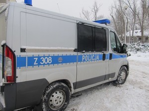 Zdjęcie przedstawia policyjny radiowóz.