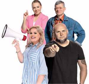 Zdjęcie przedstawia cztery ubrane na kolorowo osoby