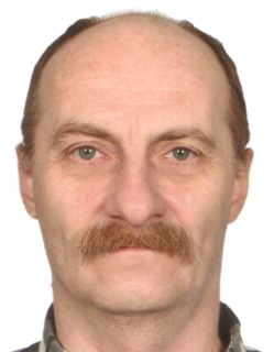 Zdjęcie przedstawia wizerunek mężczyzny z wąsami.