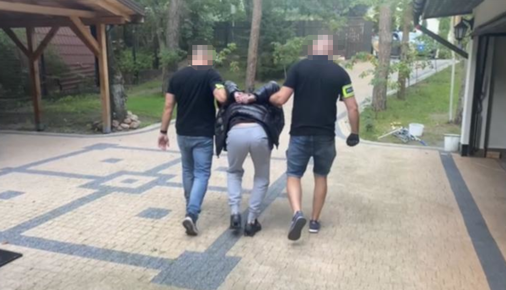 Kryminalni zatrzymali 24-latka poszukiwanego listem gończym do sprawy wypadku na Moście Łazienkowskim