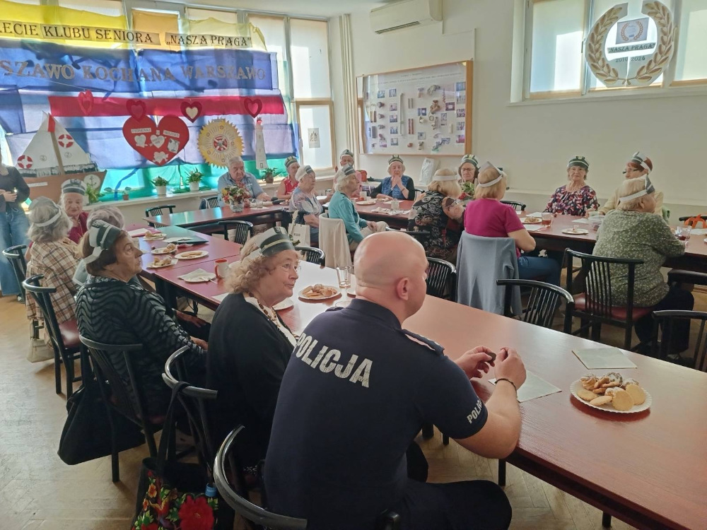 Spotkanie profilaktyczne dzielnicowych z seniorami na Pradze Północ